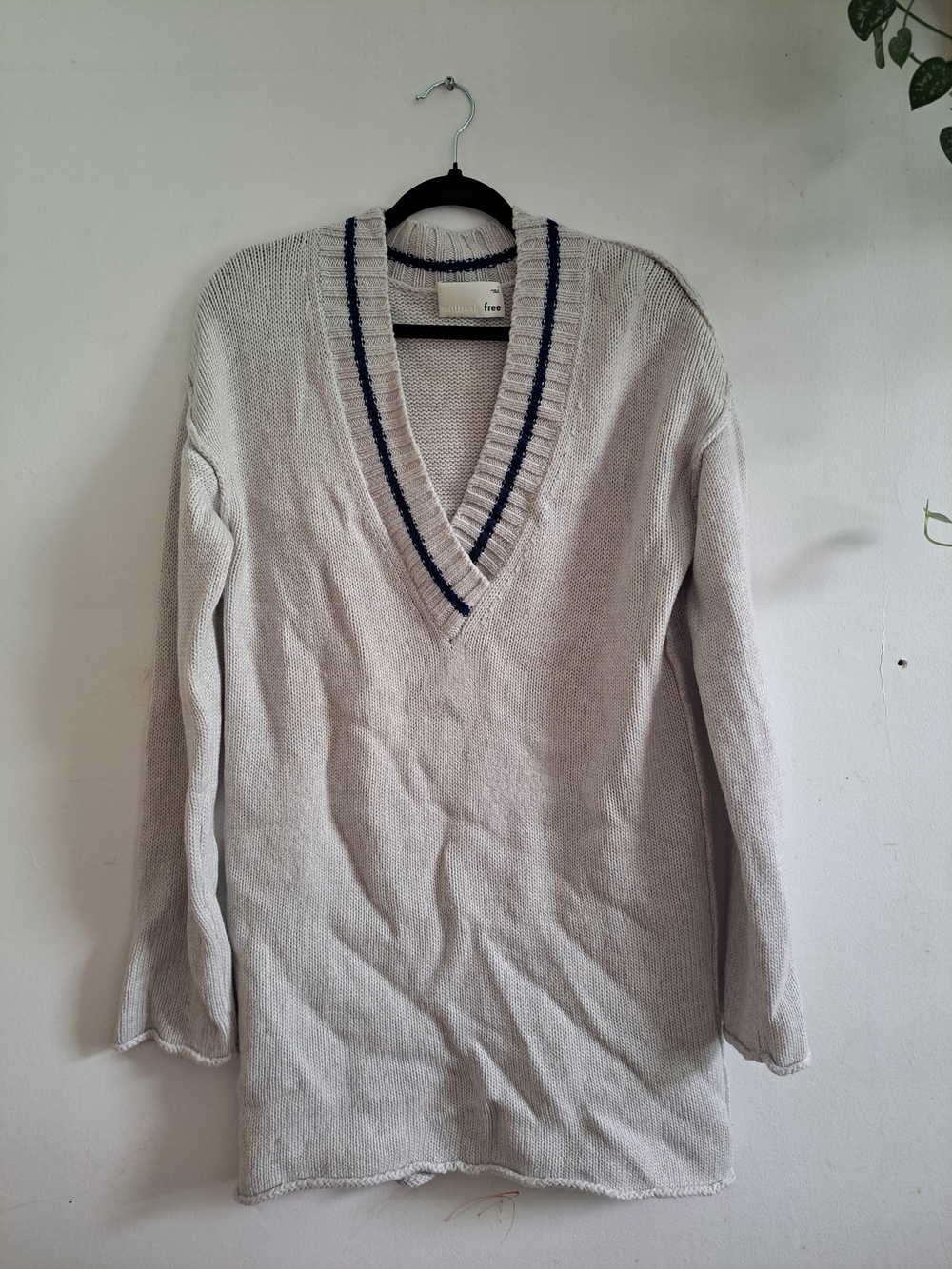 Wilfred Free Merino Wool V-Neck Sweater Size 1 Cream Navy Aritzia
